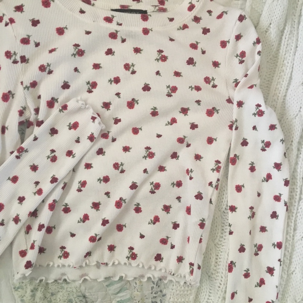 Trendy Floral Lettuce Edge Long Sleeve Croptop